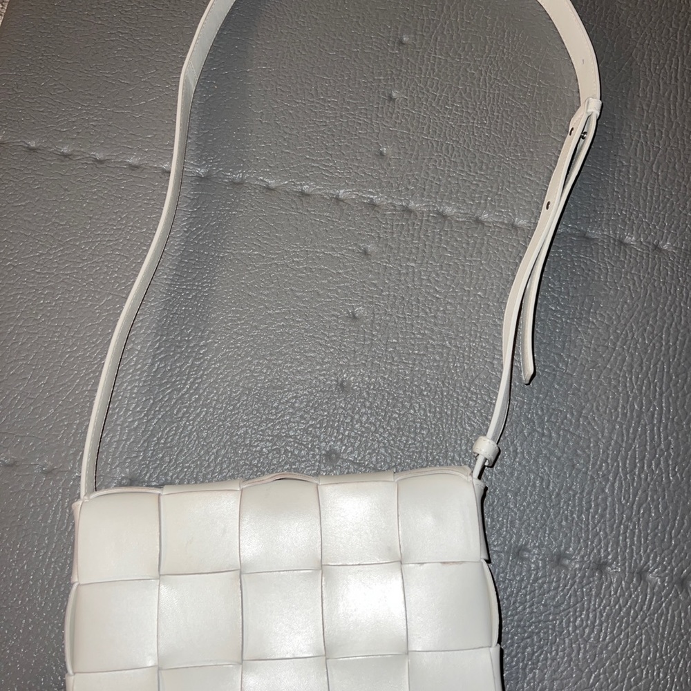AUTHENTIC WHITE BOTTEGA VENETA CASSETTE HANDBAG - Picture 8 of 14